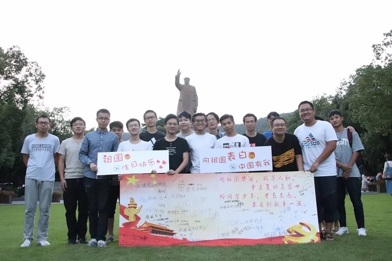 5c4020f5ed09d.jpg 5.为祖国母亲献礼.jpg