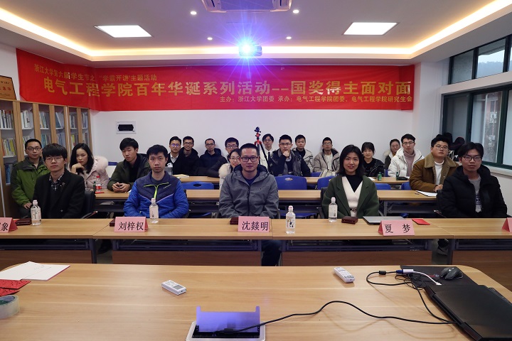 5e0f3269c0c8a.JPG 合影 (1).JPG