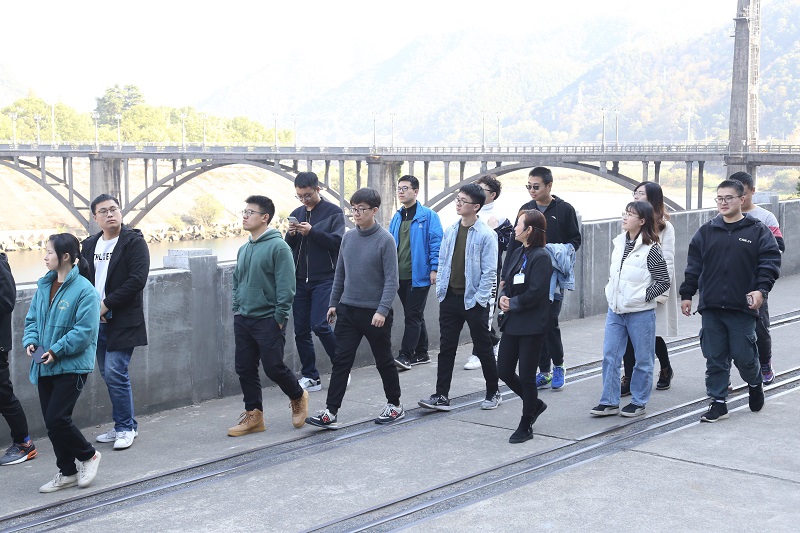 5de5c0c205e85.jpg 4-4.jpg