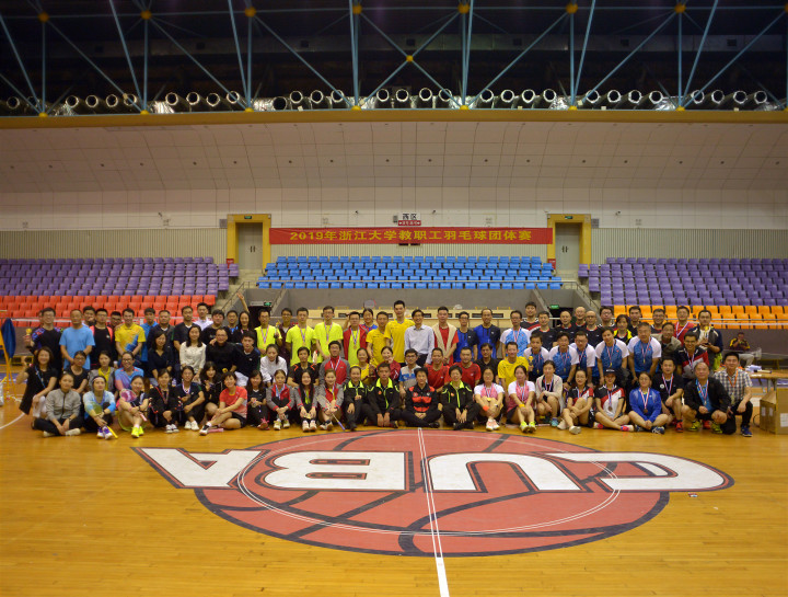 5dae92997c545.jpg 大合影_副本.jpg