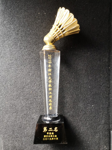 5dae92591fd8f.jpg 羽毛球奖杯_副本.jpg