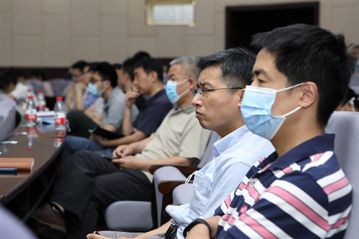 5ed702d04f83b.jpg 观众_副本.jpg