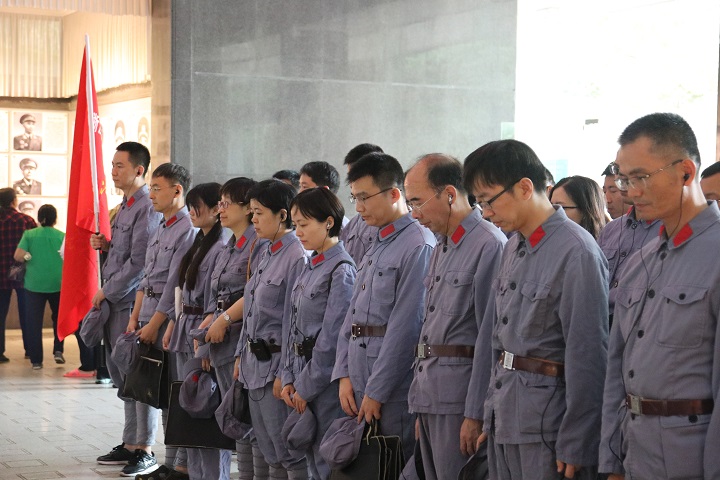 5b5025f0d9700.jpg 献花圈01.jpg