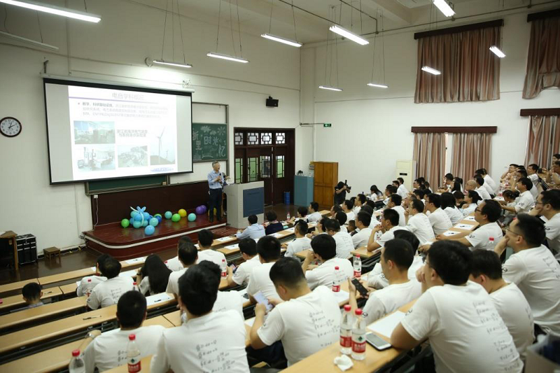 5cc336049ca5e.bmp 教二204上课背景图.bmp